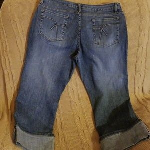 Previously loved women's size 13 capri jeans